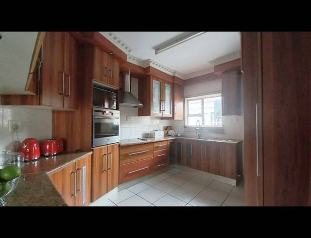 4 BEDROOM HOUSE TO LET IN MANDELA VIEW